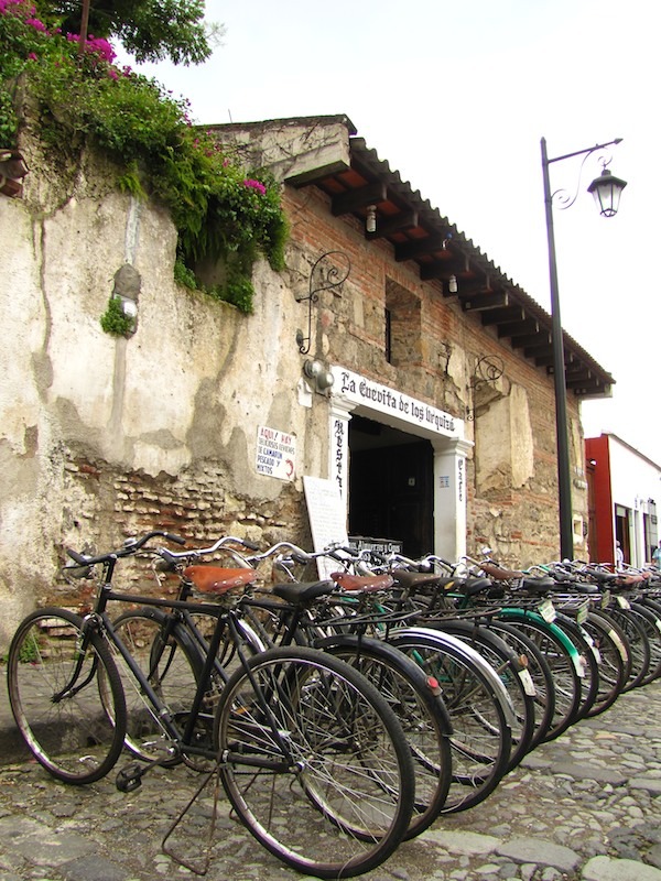 Antiguas_antique_bicycles