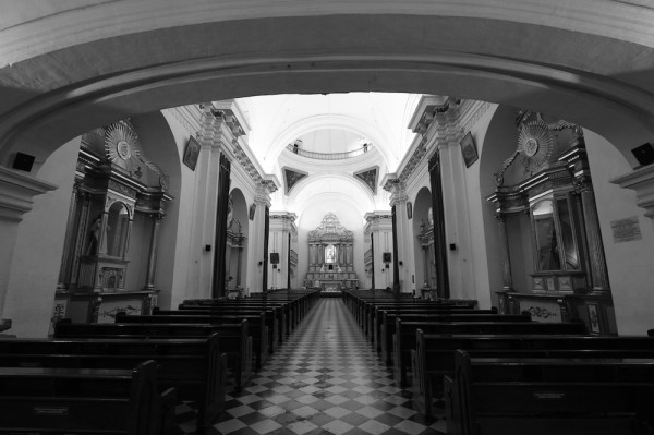 Iglesias de Antigua Guatemala en blanco y negro por la noche